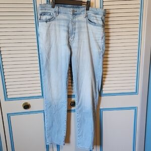 Uniqlo Light Wash Blue Jeans
